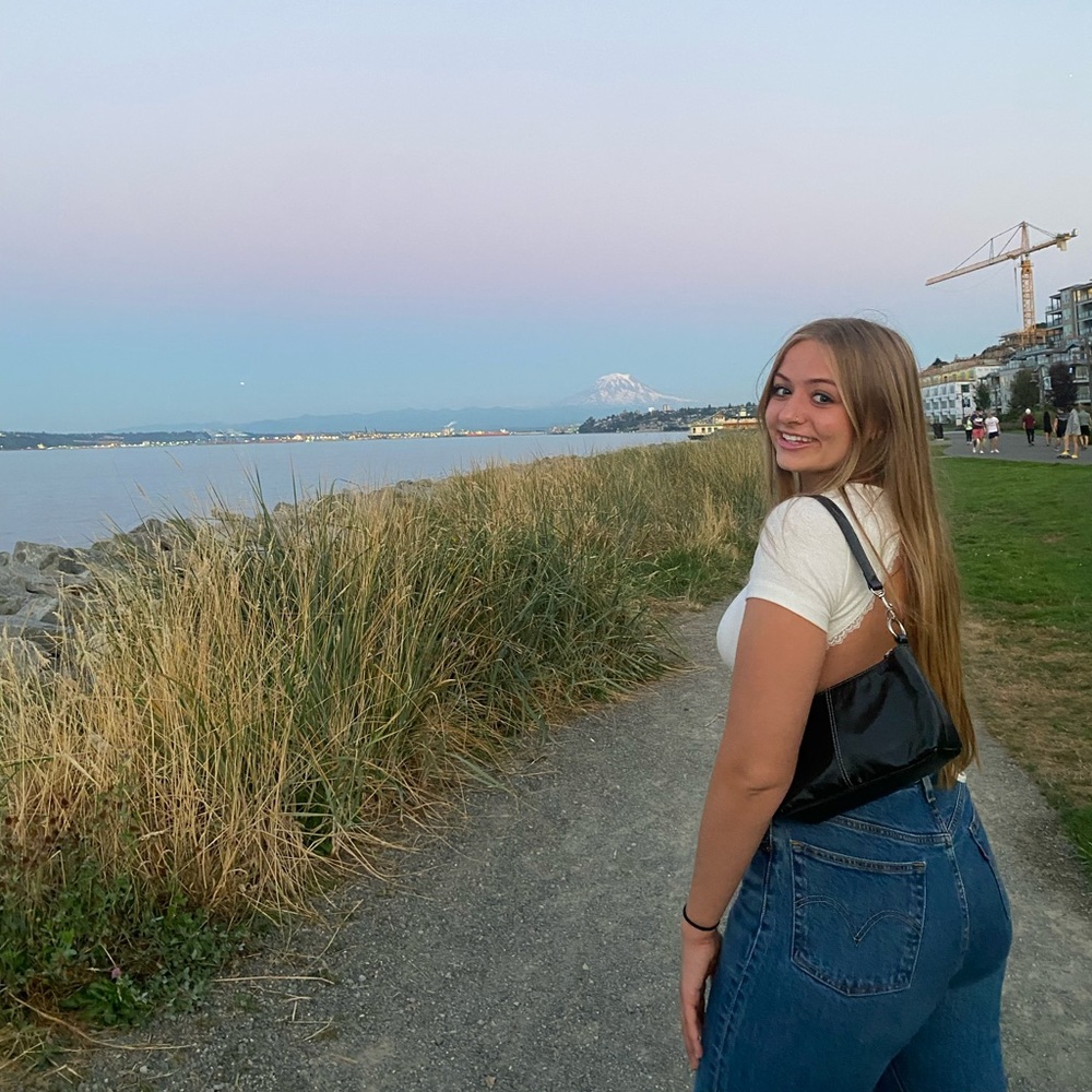 Meet your Posher, Emily